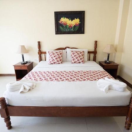 Pranang Flora House Hotel Ao Nang Buitenkant foto