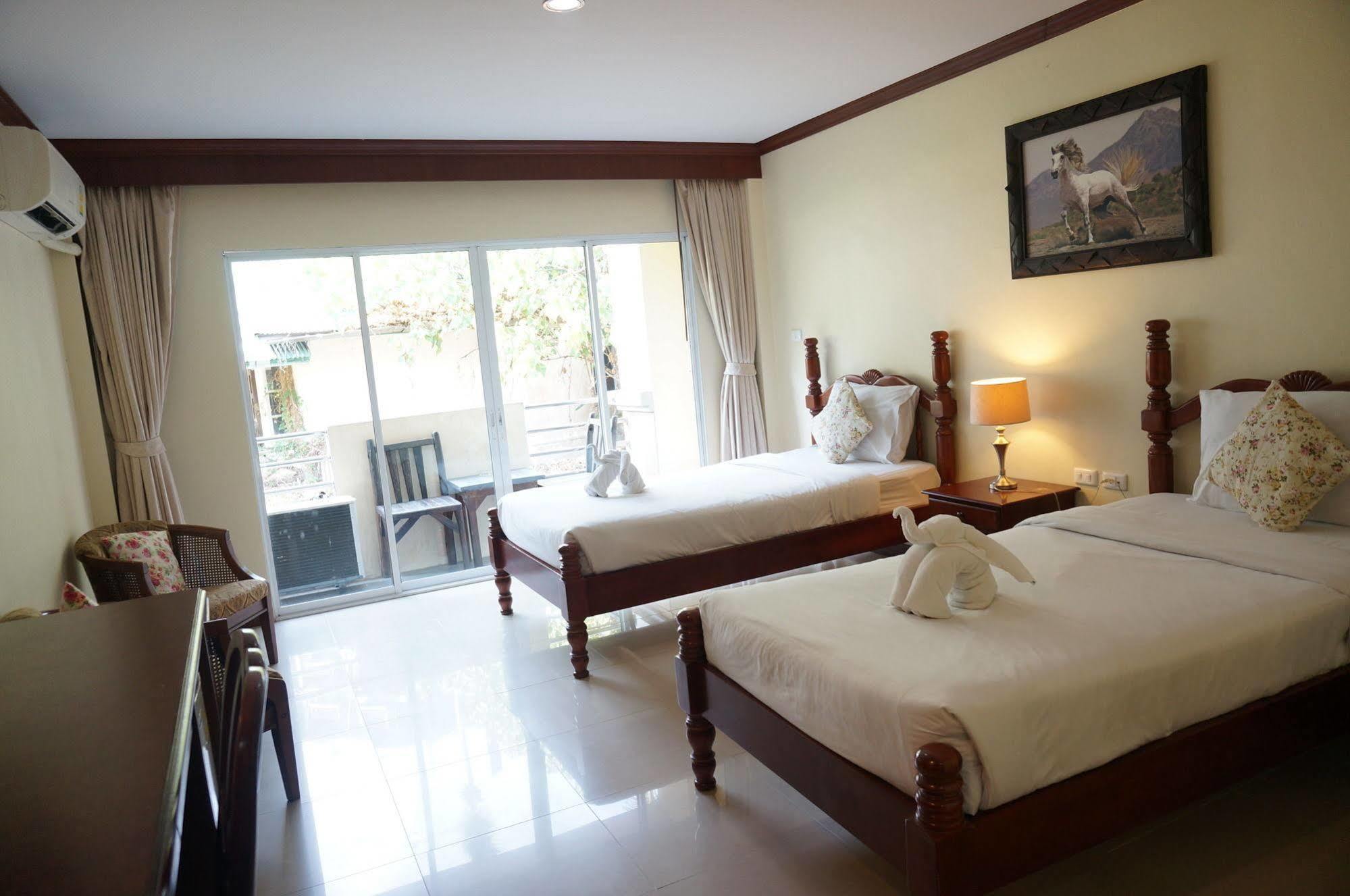 Pranang Flora House Hotel Ao Nang Buitenkant foto