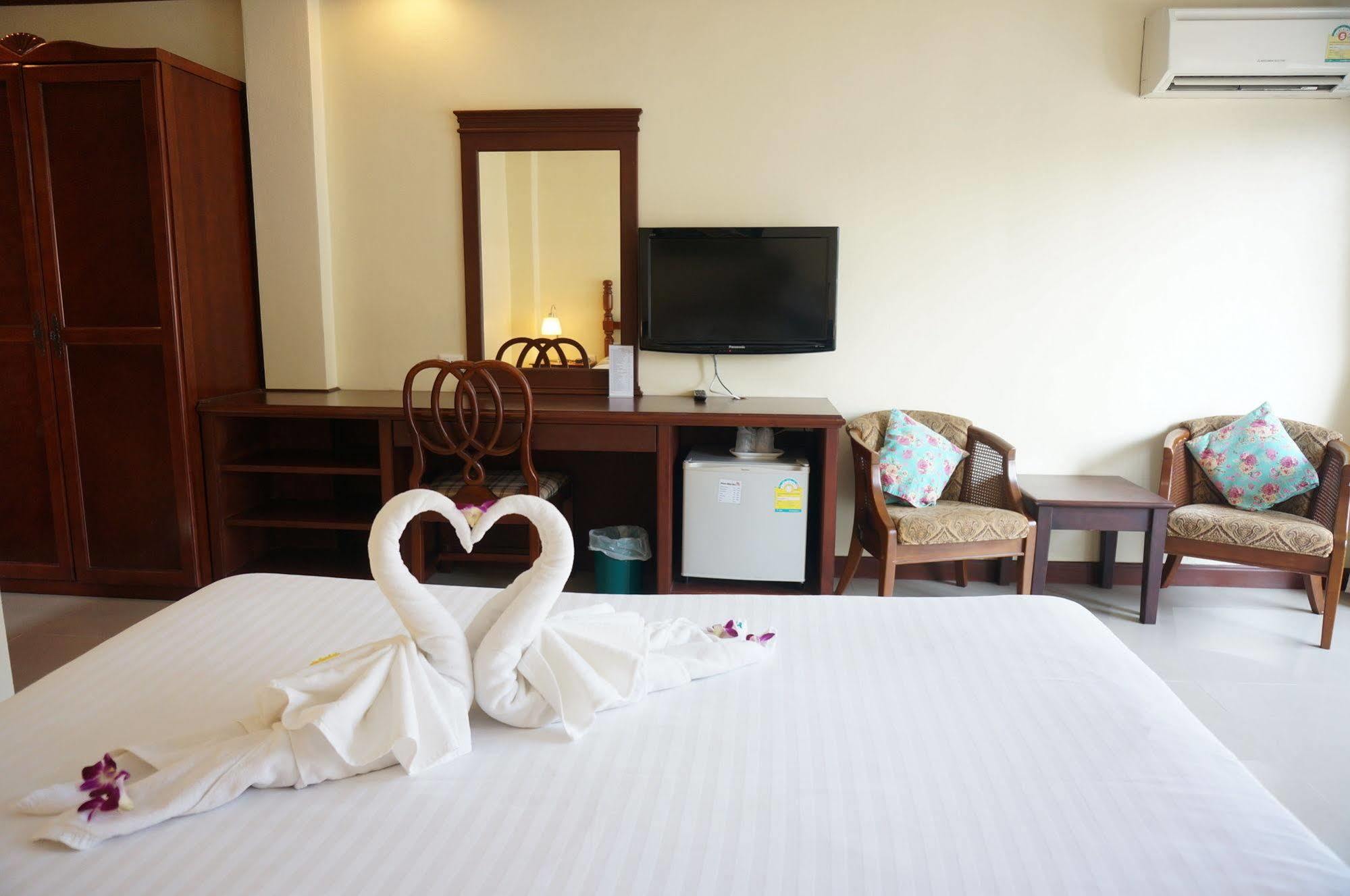 Pranang Flora House Hotel Ao Nang Buitenkant foto